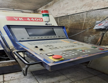 Foto: FRESADORA CNC VEKER 4400 ANO 2002