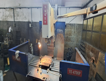 Foto: FRESADORA CNC - VEKER - 4700 - ANO 2005