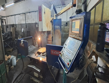 Foto: FRESADORA CNC - VEKER - 4700 - ANO 2005