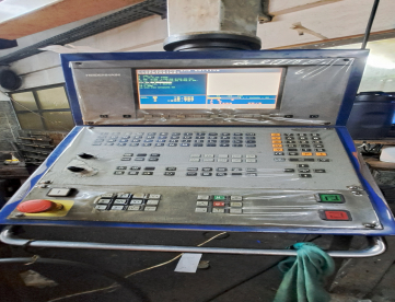 Foto: FRESADORA CNC - VEKER - 4700 - ANO 2005