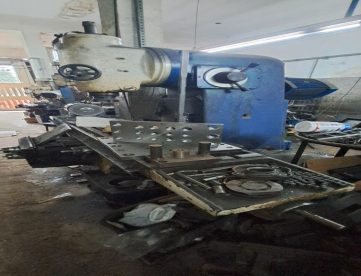 Foto: FRESADORA UNIVERSAL - ZEMA - FVA 1600 - MESA 1600 x 300 MM - SEM DIGITAL