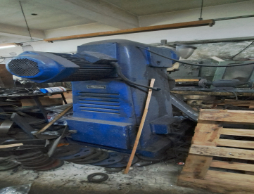 Foto: FRESADORA UNIVERSAL - ZEMA - FVA 1600 - MESA 1600 x 300 MM - SEM DIGITAL