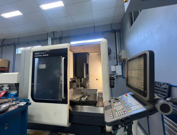CENTRO DE USINAGEM VERTICAL DECKEL MAHO DMG 635V - ANO 2018