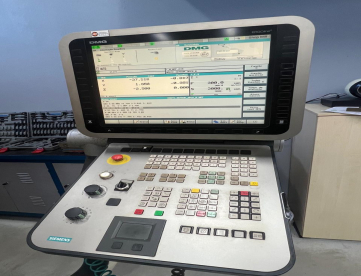 Foto: CENTRO DE USINAGEM VERTICAL DECKEL MAHO DMG 635V - ANO 2018