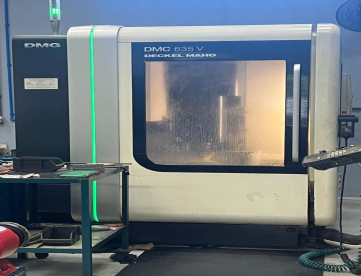 Foto: CENTRO DE USINAGEM VERTICAL DECKEL MAHO DMG 635V - ANO 2018
