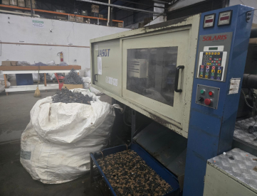 Foto: INJETORA DE PLASTICOS - JASOT - 300 /130 - ANO 2015