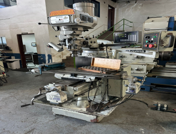 Foto: FRESADORA FERRAMENTEIRA - PROMILL - 2VS - MESA 1070 X 225MM - ANO 2008 - ISO30