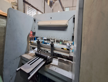 Foto: DOBRADEIRA HIDRÁULICA ASAMAQ - 2000 x 50T