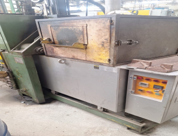 Foto: INJETORA ZAMAK - LK - 88 TONS COM FORNO ELÉTRICO