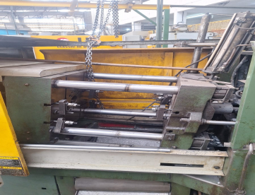 Foto: INJETORA ZAMAK - LK - 88 TONS COM FORNO ELÉTRICO