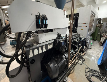 Foto: INJETORA DE PLÁSTICOS - ROMI - PRIMAX 220R - ANO 2000