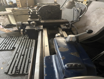 Foto: TORNO MECÃNICO CONVENCIONAL - ROMI - MKD P400 lll -1000 x 420 mm