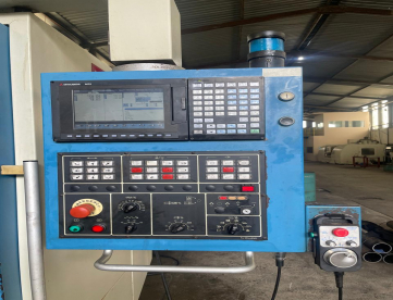 Foto: FRESADORA CNC VEKER MVK-1700F (1.700X700X700MM) ANO 2011