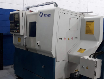 Foto: CENTRO DE TORNEAMENTO ROMI GALAXY10 -COMANDO FANUC -240 X400-ANO 2002
