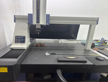 Foto: TRIDIMENSIONAL MANUAL DE MEDIÇÃO - MITUTOYO - CRYSTA M574 PLUS- MAQUINA MUITO NOVA - ANO 2015