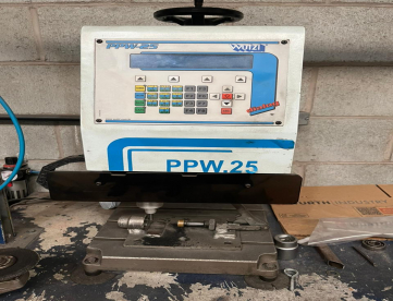 Foto: MÁQUINA DE GRAVAÇÃO - PUNCIONADEIRA - WUTZL PPW25 - ANO 2018