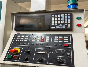 Foto: CENTRO DE USINAGEM VERTICAL - SINITRON - VMC1500 - ANO 2008 - COMANDO MITSUBISHI