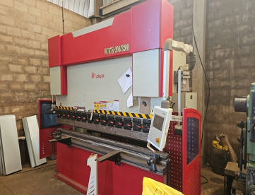 Foto: DOBRADEIRA HIDRÁULICA - CN(CNC) - METALIQUE - WC67Y 200/3200 x 3/8 - ANO 2023