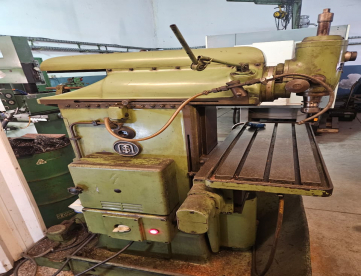 Foto: FRESADORA UNIVERSAL COM CABEÇOTE VERTICAL (ALEMÃ)