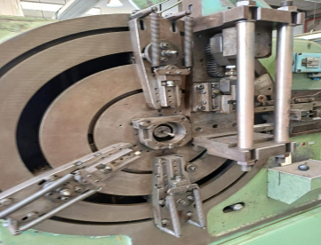 Foto: MÁQUINA DE DOBRA/CONFORMAÇÃO DE ARAME - TIPO BIHLER - MODELO MS30