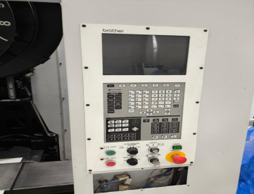Foto: CENTRO DE FURAÇÃO E ROSQUEAMENTO - BROTHER - TC-32A - 450MM X 320MM X 410MM - ANO 2000