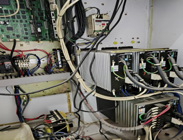 Foto: CENTRO DE FURAÇÃO E ROSQUEAMENTO - BROTHER - TC-32A - 450MM X 320MM X 410MM - ANO 2000