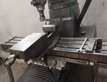 Foto: FRESADORA FERRAMENTEIRA - VEKER - 406 I - ISO 30 - 1220MM X 230MM - ANO  2005