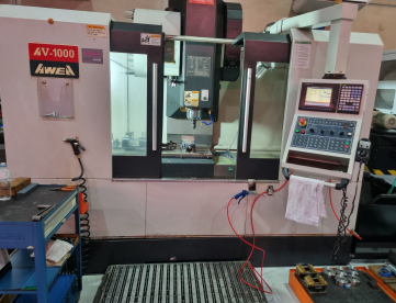 CENTRO DE USINAGEM VERTICAL - AWEA - AV-1000 - MITSUBISHI M70 - 1000 X 550 X 550MM - ANO 2010
