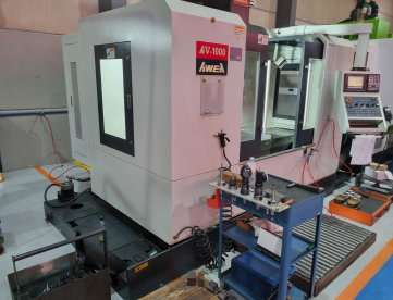 Foto: CENTRO DE USINAGEM VERTICAL - AWEA - AV-1000 - MITSUBISHI M70 - 1000 X 550 X 550MM - ANO 2010