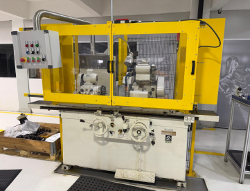 RETÍFICA CILÍNDRICA UNIVERSAL - TOS - 2UD P2 750 - 290 x 750 MM - COM NR12