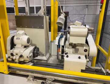 Foto: RETÍFICA CILÍNDRICA UNIVERSAL - TOS - 2UD P2 750 - 290 x 750 MM - COM NR12