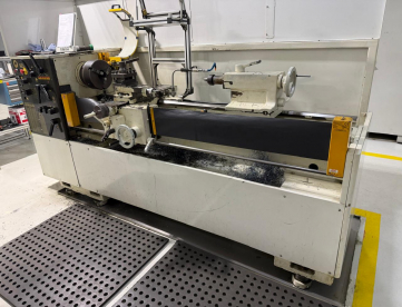 Foto: TORNO MECÂNICO - ROMI - I30 - 500 x 1500 MM - COM NR12