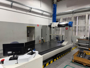 TRIDIMENSIONAL CNC - LEITZ (HEXAGON) – GRANDE PORTE - MODELO MOO-190-300 – ANO 2003 - CURSOS 2.200 x 1.200 x 900 MM