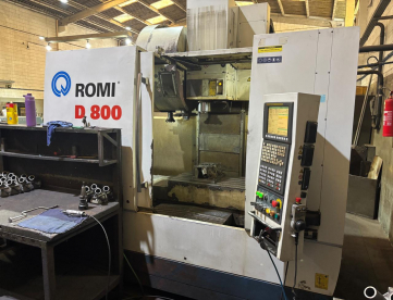 CENTRO DE USINAGEM VERTICAL - ROMI - D800 - ANO 2013 - 800 x 530 x 580 MM - COM REFRIGERAÇÃO