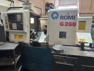 Foto: CENTRO DE TORNEAMENTO - ROMI - G260 - ANO 2005 - 260 x 500MM - COMANDO FANUC
