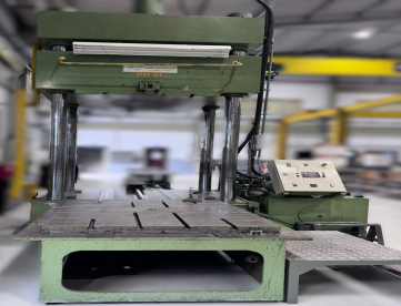 Foto: PRENSA HIDRÁULICA - PATM - 80H - ANO 2004