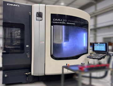 CENTRO DE USINAGEM 05 EIXOS - DMG - DMU 85 - ANO 2012 - 935 x 850 x 650 MM - COMANDO HEINDENHAIN