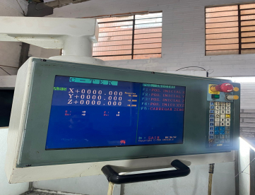 Foto: FRESADORA CNC - C-TEK - KM-150D - ANO 2007