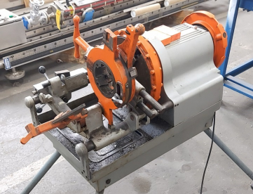 Foto: ROSQUEADEIRA DE TUBOS PIPE TREADER - MODELO  Z1T-R4 - ANO 2013