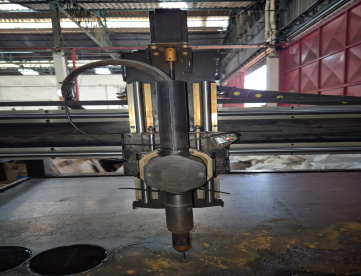 Foto: MÁQUINA DE CORTE A PLASMA CNC COM CORTADOR DE TUBOS – ÁREA 1500 x 1500 mm