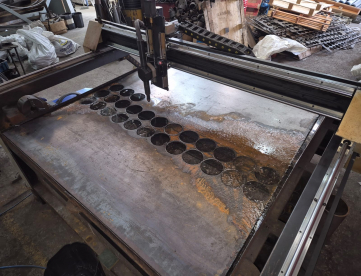 Foto: MÁQUINA DE CORTE A PLASMA CNC COM CORTADOR DE TUBOS – ÁREA 1500 x 1500 mm