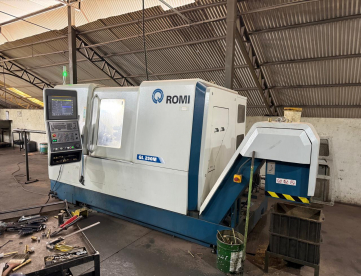 CENTRO DE TORNEAMENTO - ROMI - GL250M - ANO 2022 - 250 x 600 MM - COM FERRAMENTAS ACIONADAS