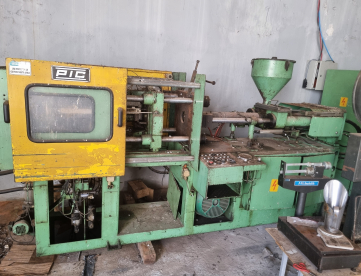 INJETORA DE PLÁSTICO - PETERSEN - PIC 62-150 - ANO 1990