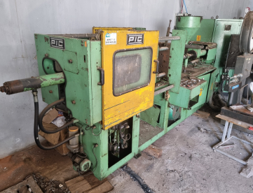 Foto: INJETORA DE PLÁSTICO - PETERSEN - PIC 62-150 - ANO 1990