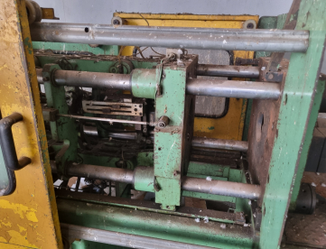 Foto: INJETORA DE PLÁSTICO - PETERSEN - PIC 62-150 - ANO 1990