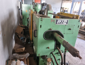 Foto: INJETORA DE PLÁSTICO - PETERSEN - PIC 62-150 - ANO 1990