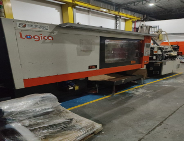 INJETORA DE PLÁSTICOS - SANDRETTO - LÓGICA 770/220 - ANO 2013