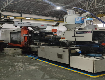 INJETORA DE PLÁSTICOS - SANDRETTO - LÓGICA 2800/450 AN0 2013 (ESPECIAL P/ PVC)