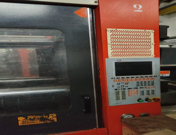 Foto: INJETORA DE PLÁSTICOS - SANDRETTO - LÓGICA 2800/450 - ANO 2011