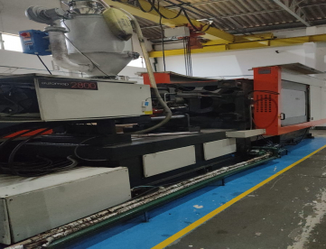 Foto: INJETORA DE PLÁSTICOS - SANDRETTO - LÓGICA 2800/450 - ANO 2011